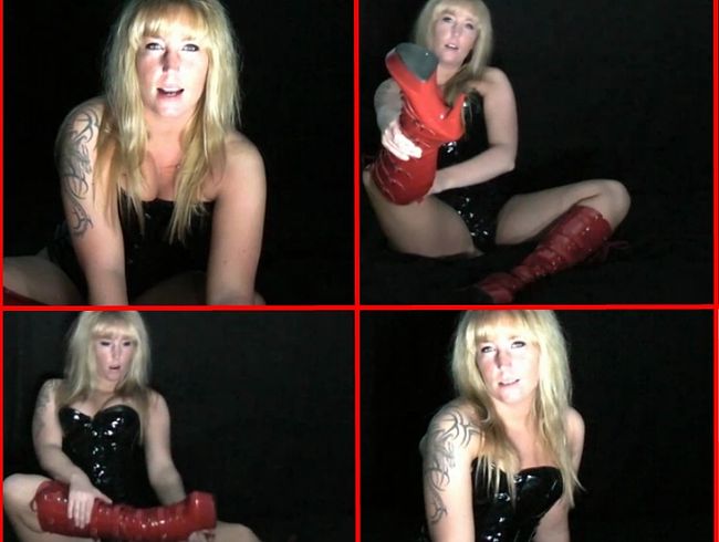 SallySecret Porno Video: Devoter Stiefellec*er gesucht!!!